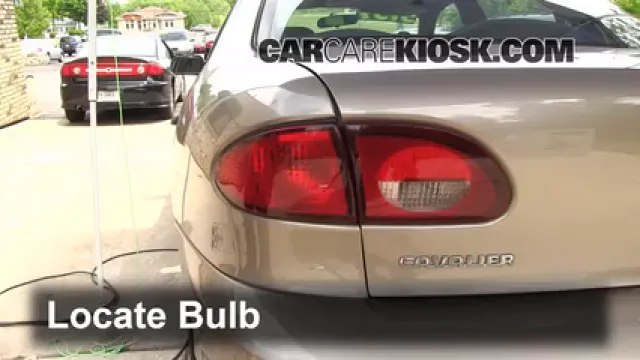 2002 Chevrolet Cavalier 2.2L 4 Cyl. Sedan (4 Door) Luces Luz de giro trasera (reemplazar foco)